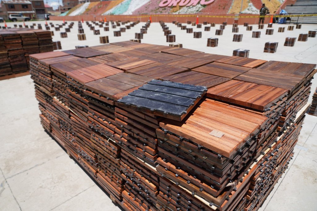 Bolivia decomisa 8.7 toneladas de cocaína con destino a Países Bajos