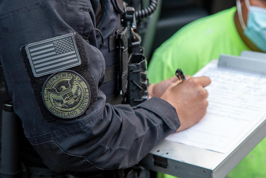 Casa Blanca avisa que ICE reducirá operaciones ante falta de fondos del Congreso