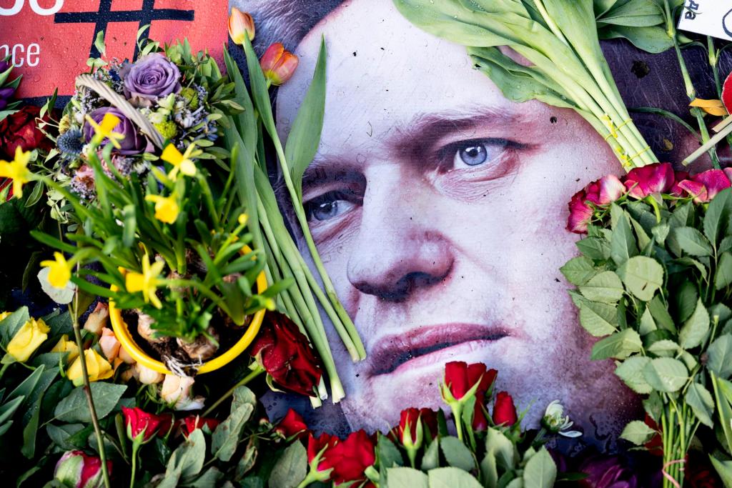 España convoca al embajador ruso por la muerte de Navalni