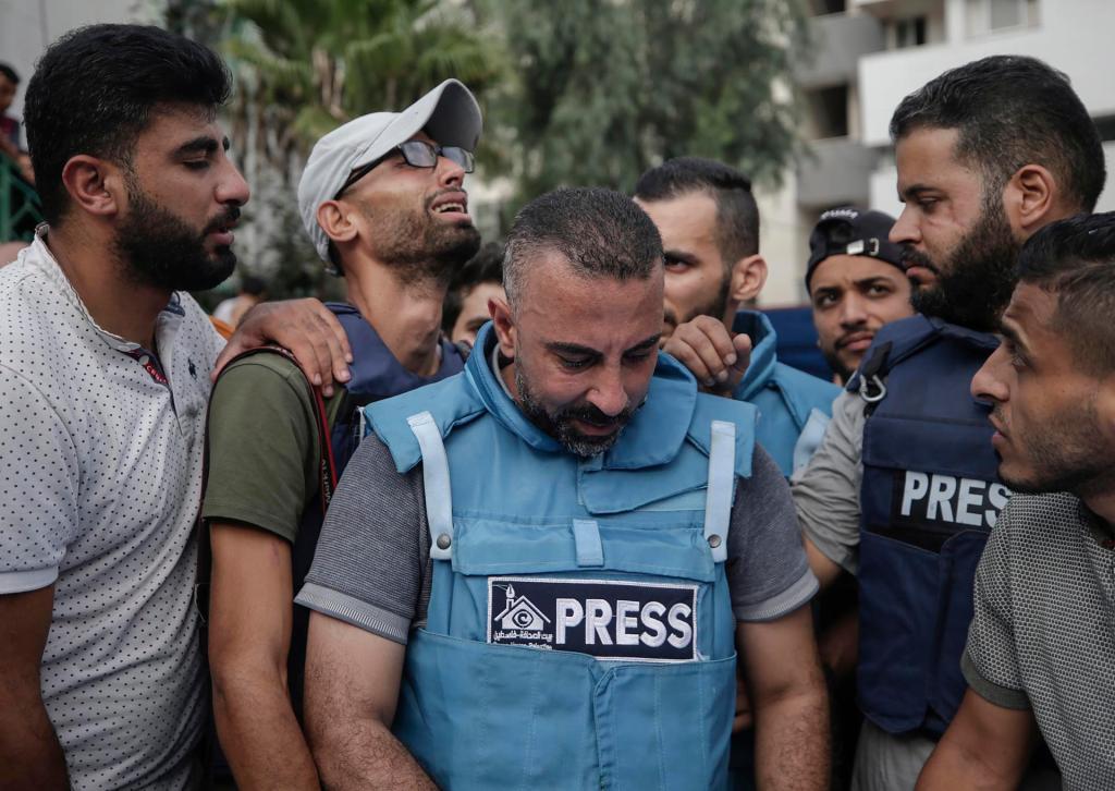 Número de periodistas asesinados en 2023 batió récords, en parte por guerra en Gaza