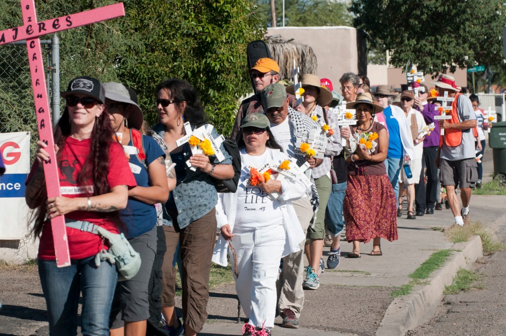 Republicanos en Arizona siguen los pasos de Texas con proyecto de ley antimigrante