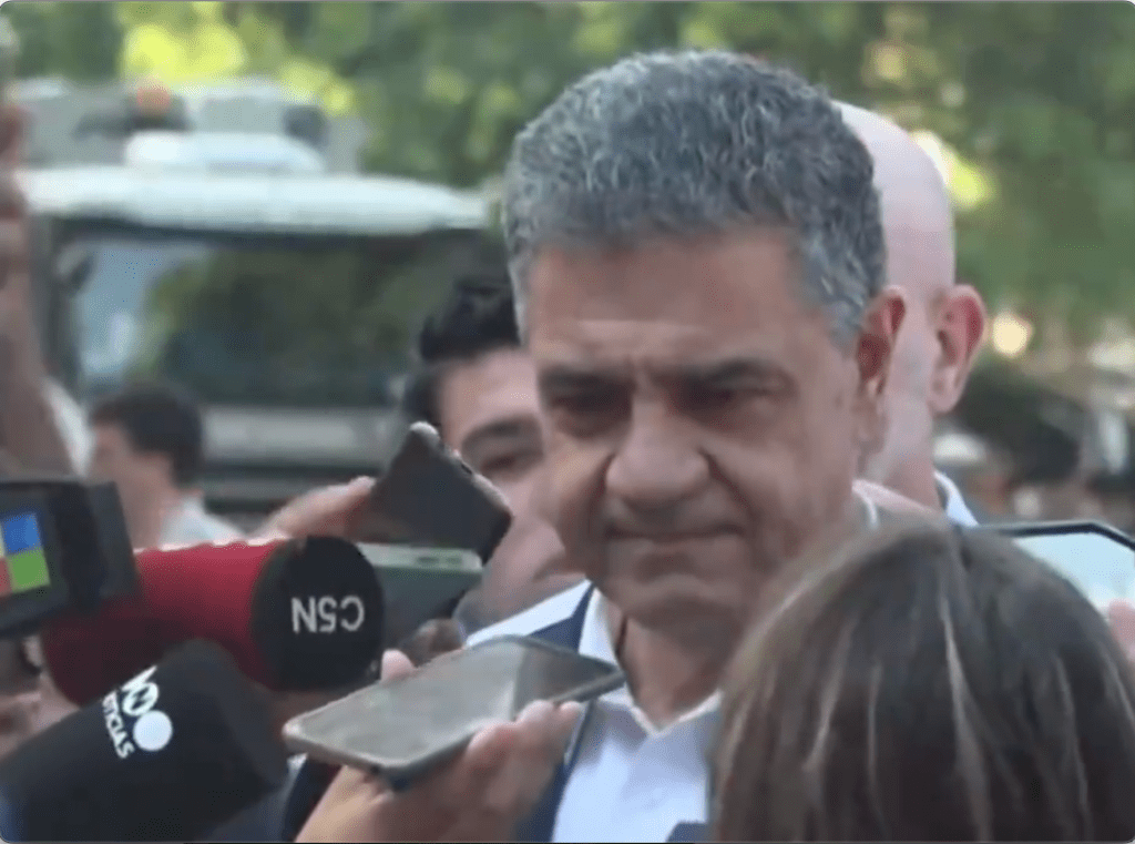 #Video Una rata, protagonista durante entrevista al alcalde de Buenos Aires