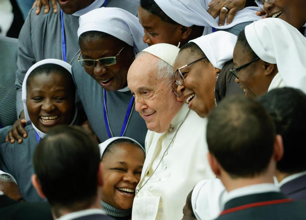 Papa Francisco sigue resfriado, pero mantiene trabajo a pleno ritmo