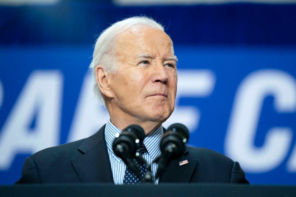 Biden recorta a dos puntos la ventaja de Trump en la carrera presidencial, según sondeo