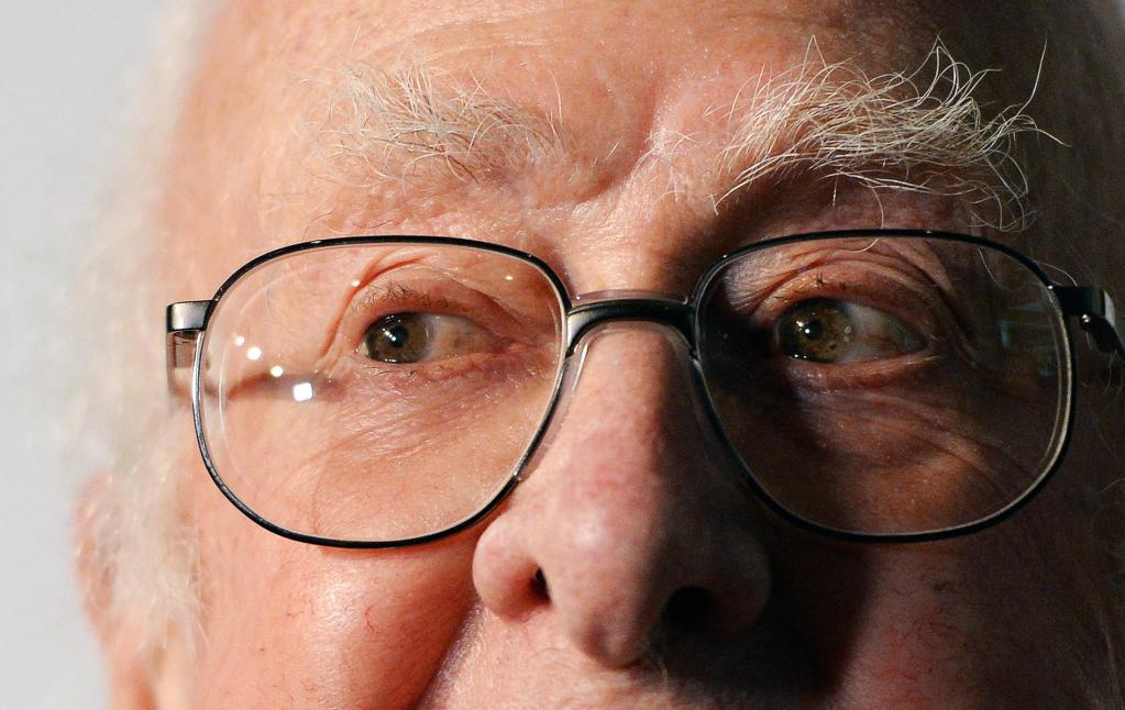 Murió el científico Peter Higgs, descubridor del ‘bosón de Higgs’