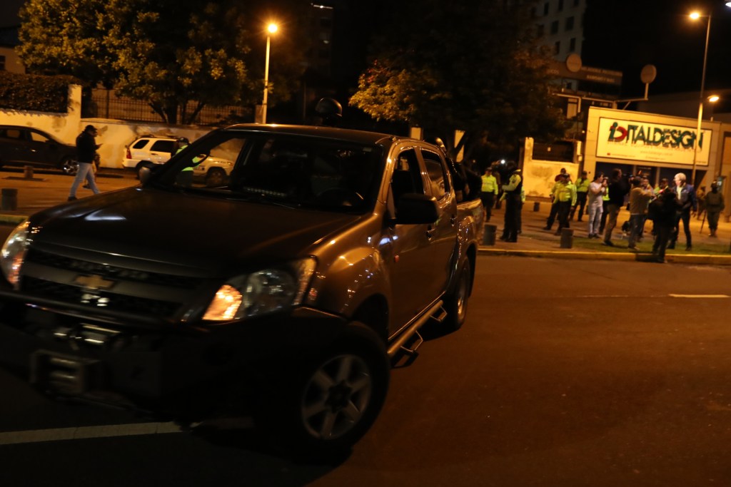 Policías irrumpen en la embajada de México en Quito, donde estaba el exvicepresidente Jorge Glas