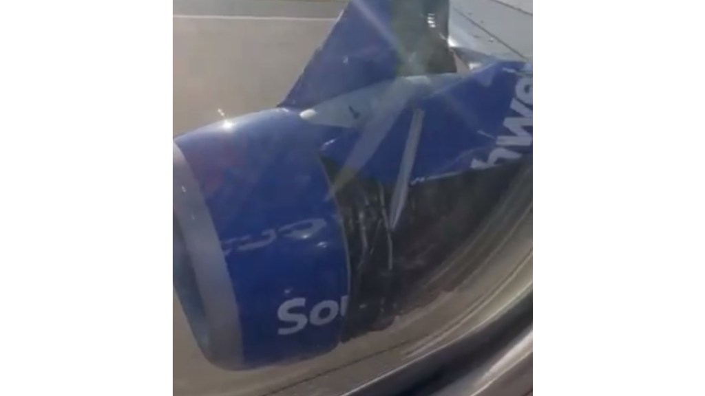 #Video Se desprende cubierta de motor de Boeing de Southwest en Colorado