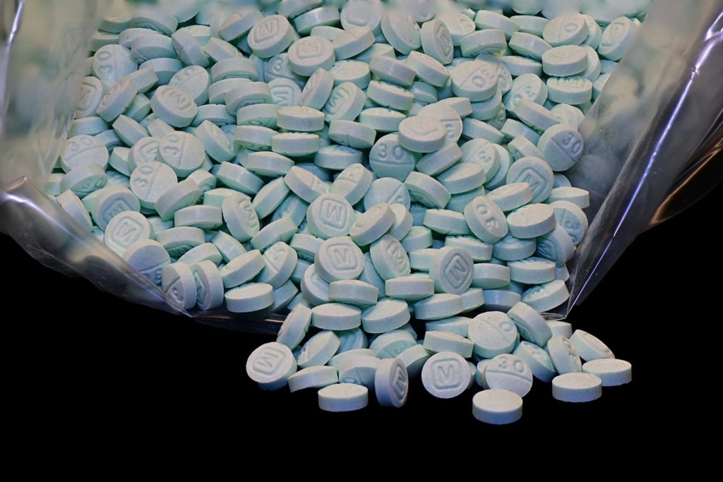 Blinken pone a México como ejemplo contra el fentanilo