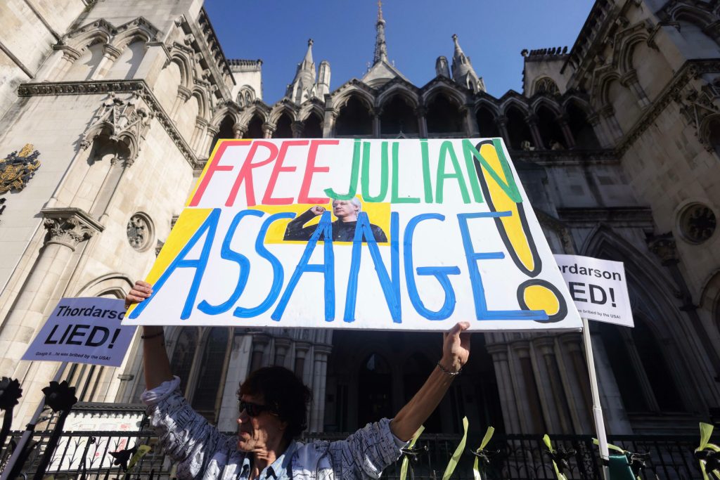La esposa y padres de Julian Assange agradecen las gestiones en favor de su liberación
