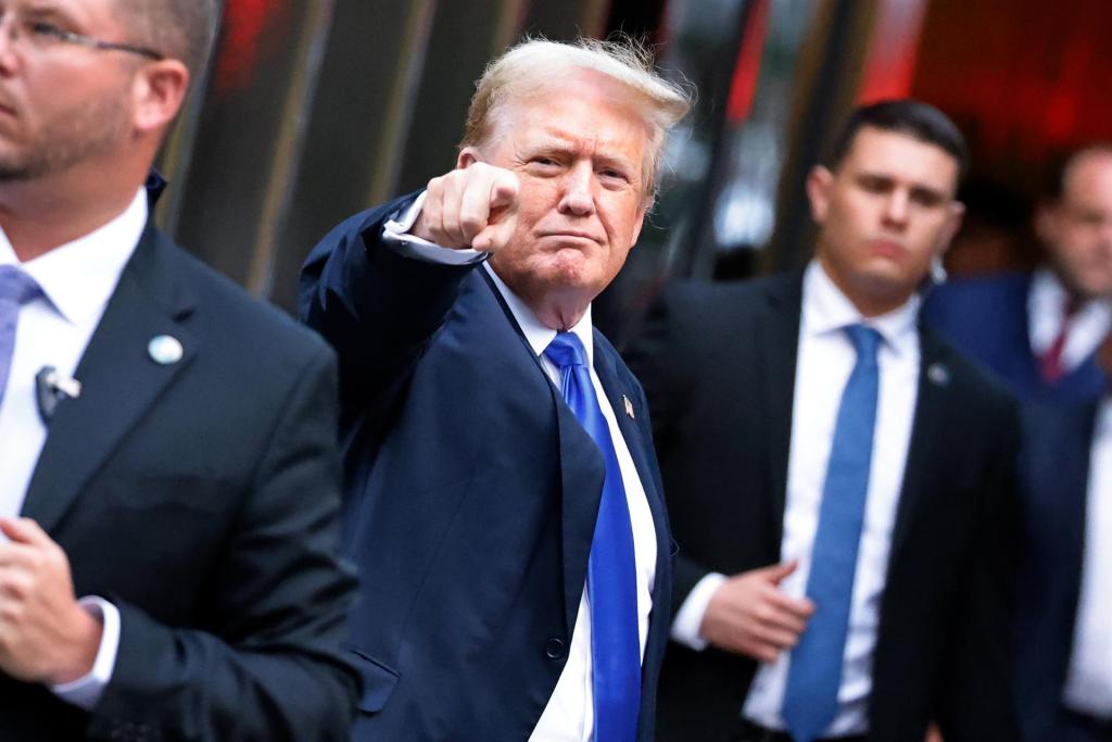 Trump promete residencia “automática” a migrantes que se gradúen de la universidad