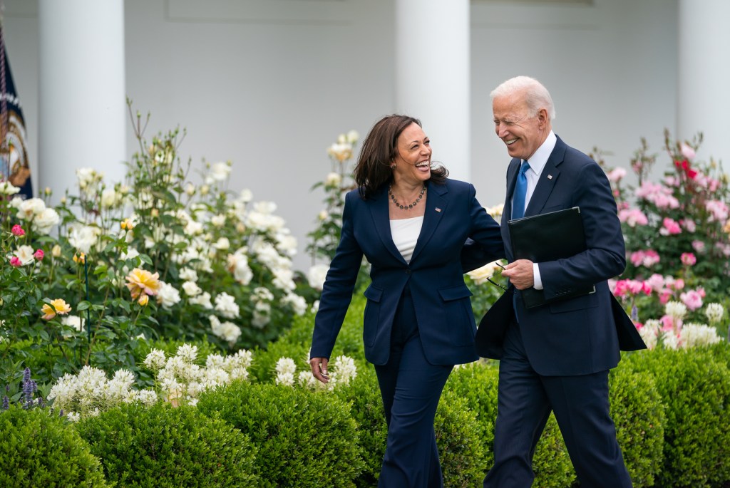 Joe Biden respalda a Kamala Harris para que sea la candidata demócrata