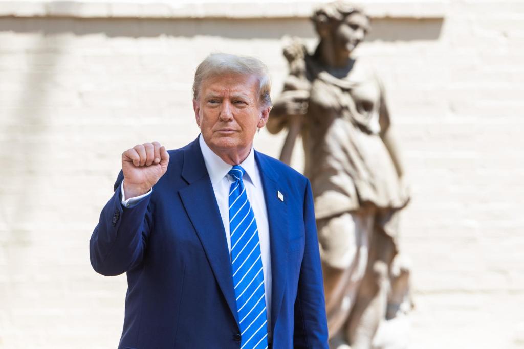 Retrasan sentencia a Trump por juicio penal hasta septiembre