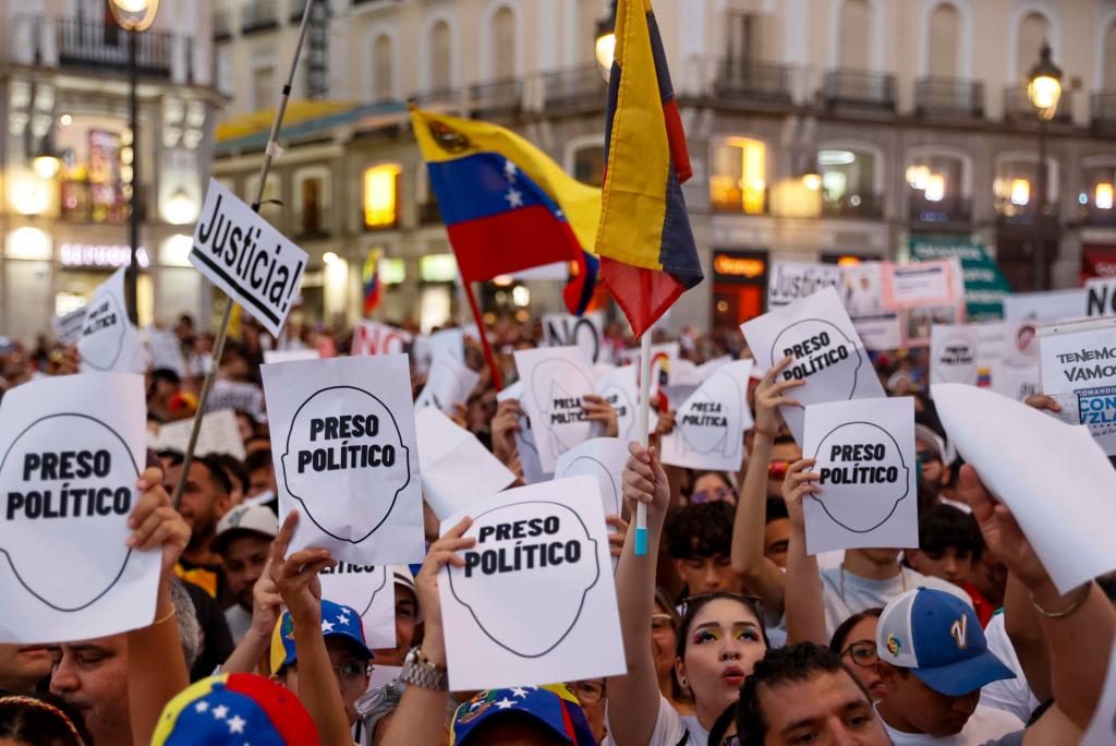 Miles de venezolanos salen a las calles en todo el mundo contra el “fraude” de Maduro