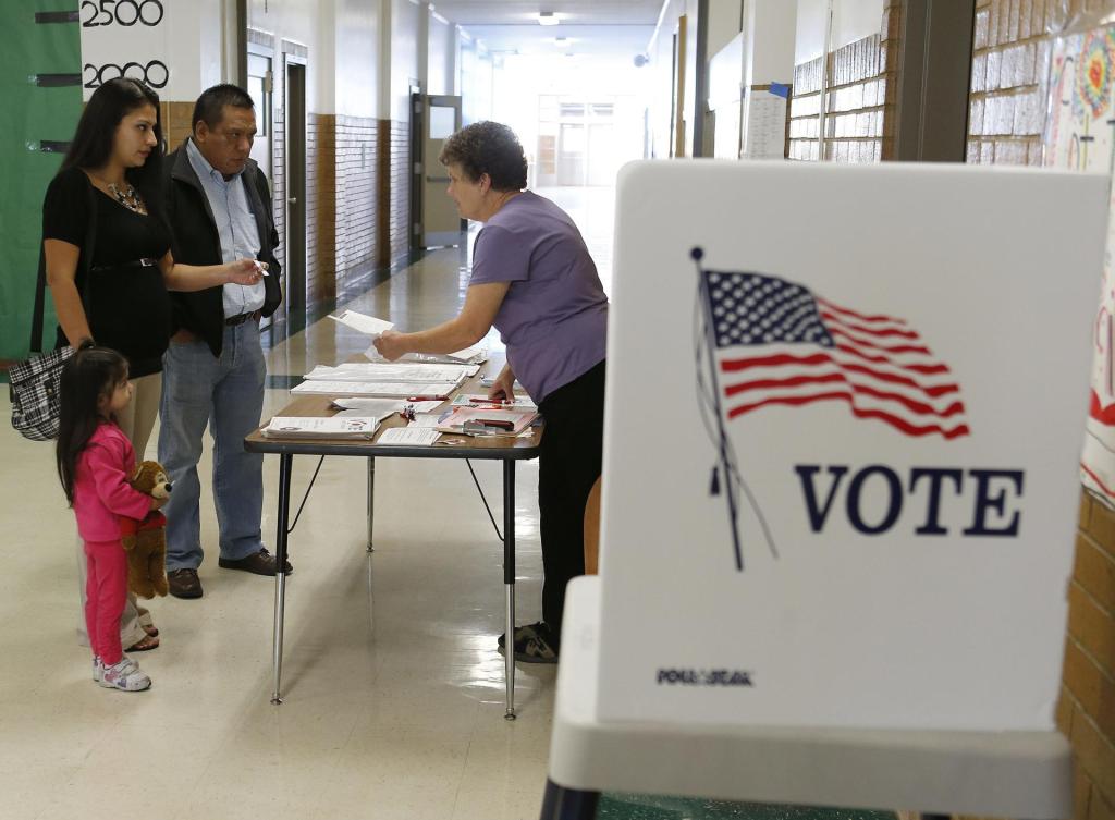 Activistas latinos denuncian intimidación electoral por parte del Gobierno de Texas