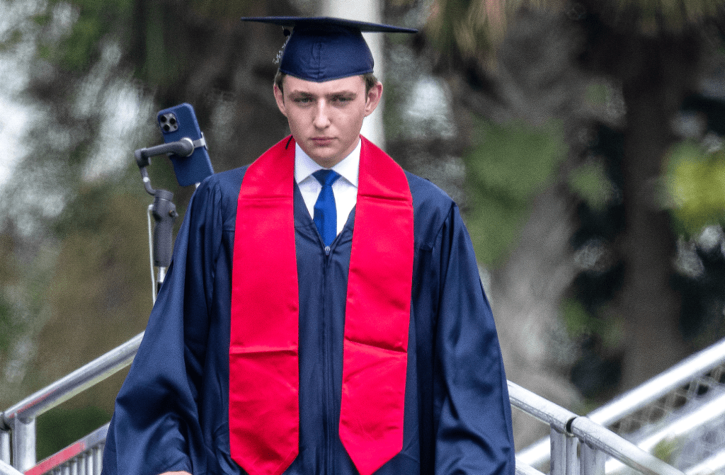 Trump revela que su hijo menor estudia negocios en la Universidad de Nueva York