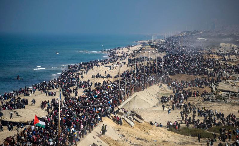 “De aquí no nos iremos”: palestinos regresan al norte de una Gaza arrasada