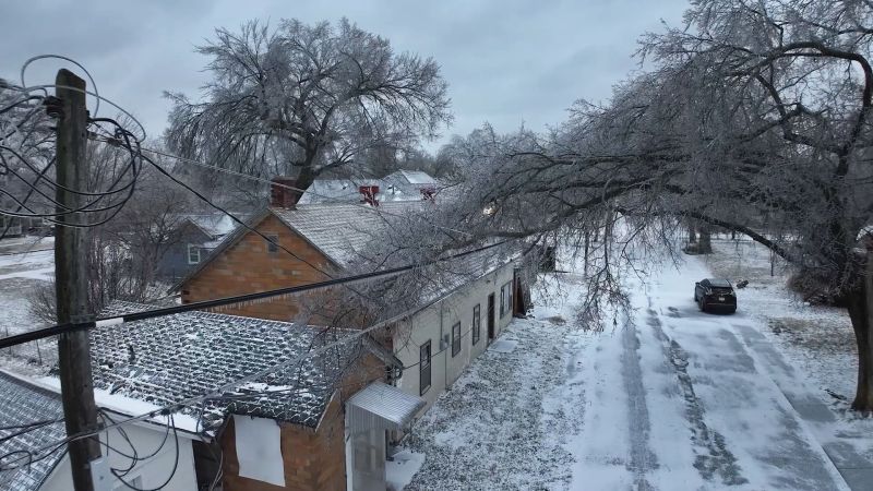 Tormenta invernal deja nevadas en el centro de EE.UU. e interrumpe miles de vuelos