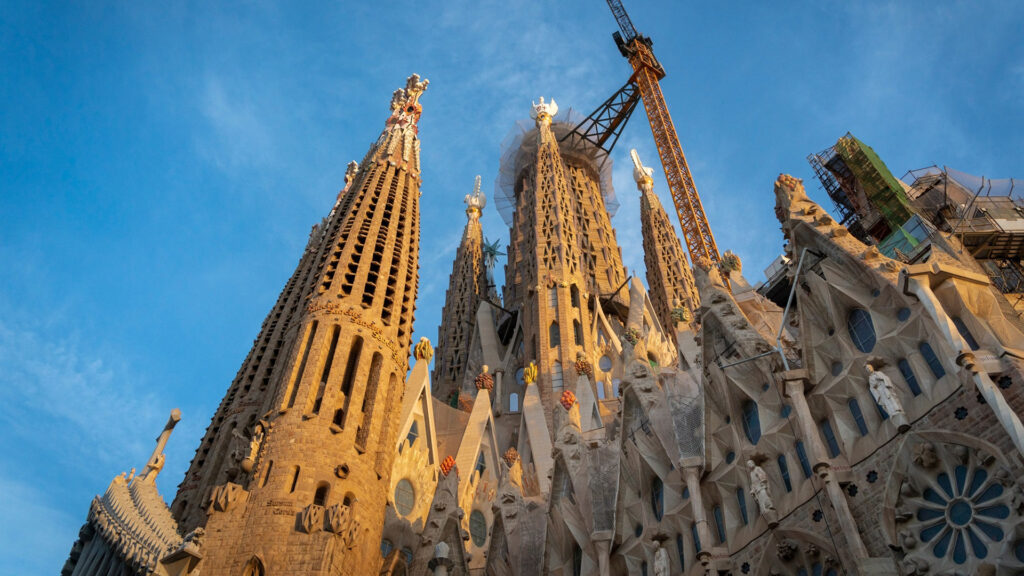Artista mexicano participará en diseño de nueva fachada de la Sagrada Familia en Barcelona