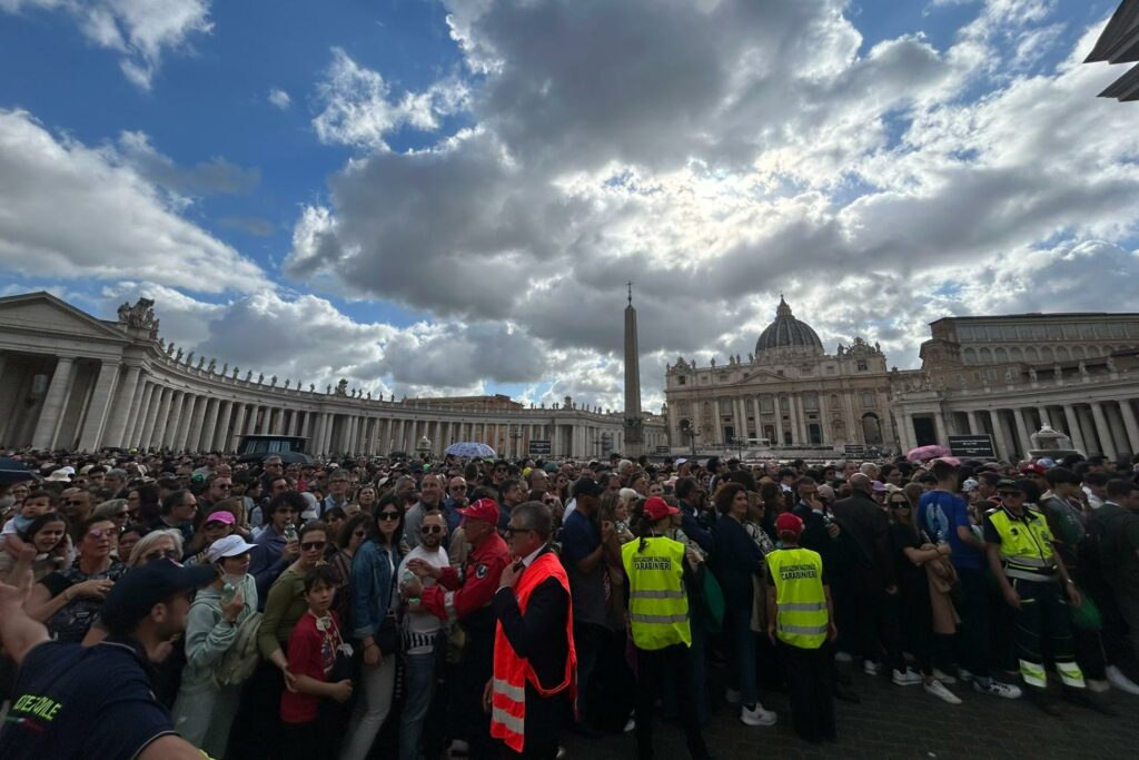 Carteristas sacan partido a la muerte del papa Francisco