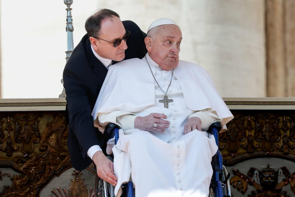 Presencia del papa Francisco en ritos de Semana Santa dependerá del clima