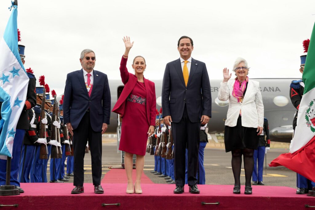 Sheinbaum llega a Honduras para cumbre de Celac
