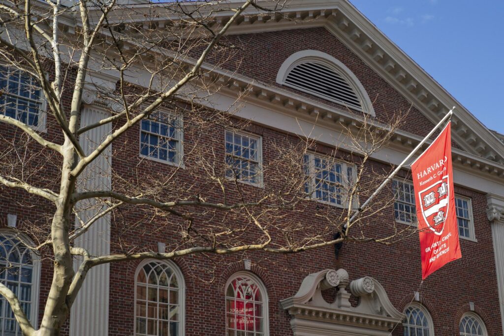 Indignación en Harvard ante el cerco de Trump: “El campus vive un momento hostil”