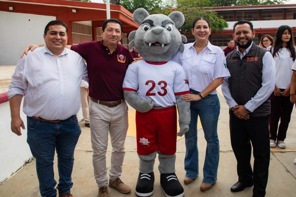 En Playa del Carmen la educación es prioridad y un derecho humano: Estefanía Mercado en el 25 aniversario de la Secundaria Técnica Juan Rulfo