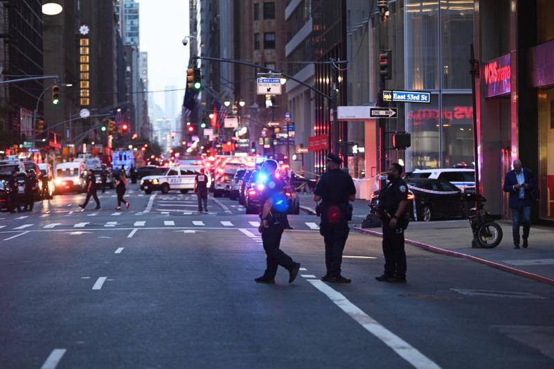 Al menos cuatro muertos, incluido un policía, en tiroteo en Nueva York