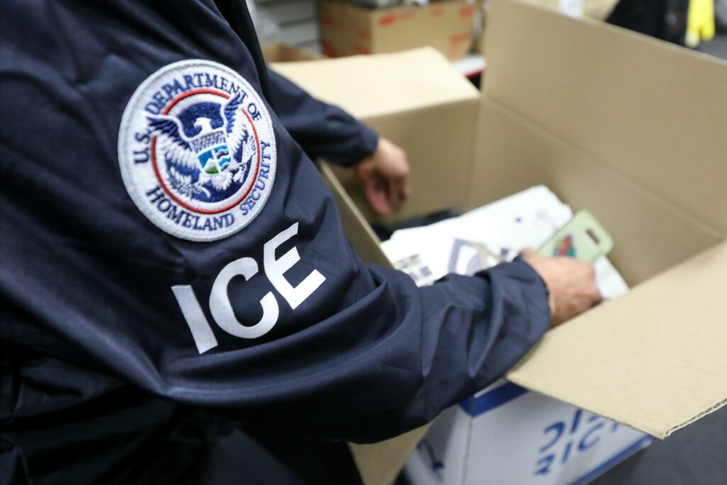 ICE amplía su capacidad para retener migrantes con una nueva prisión en Nebraska