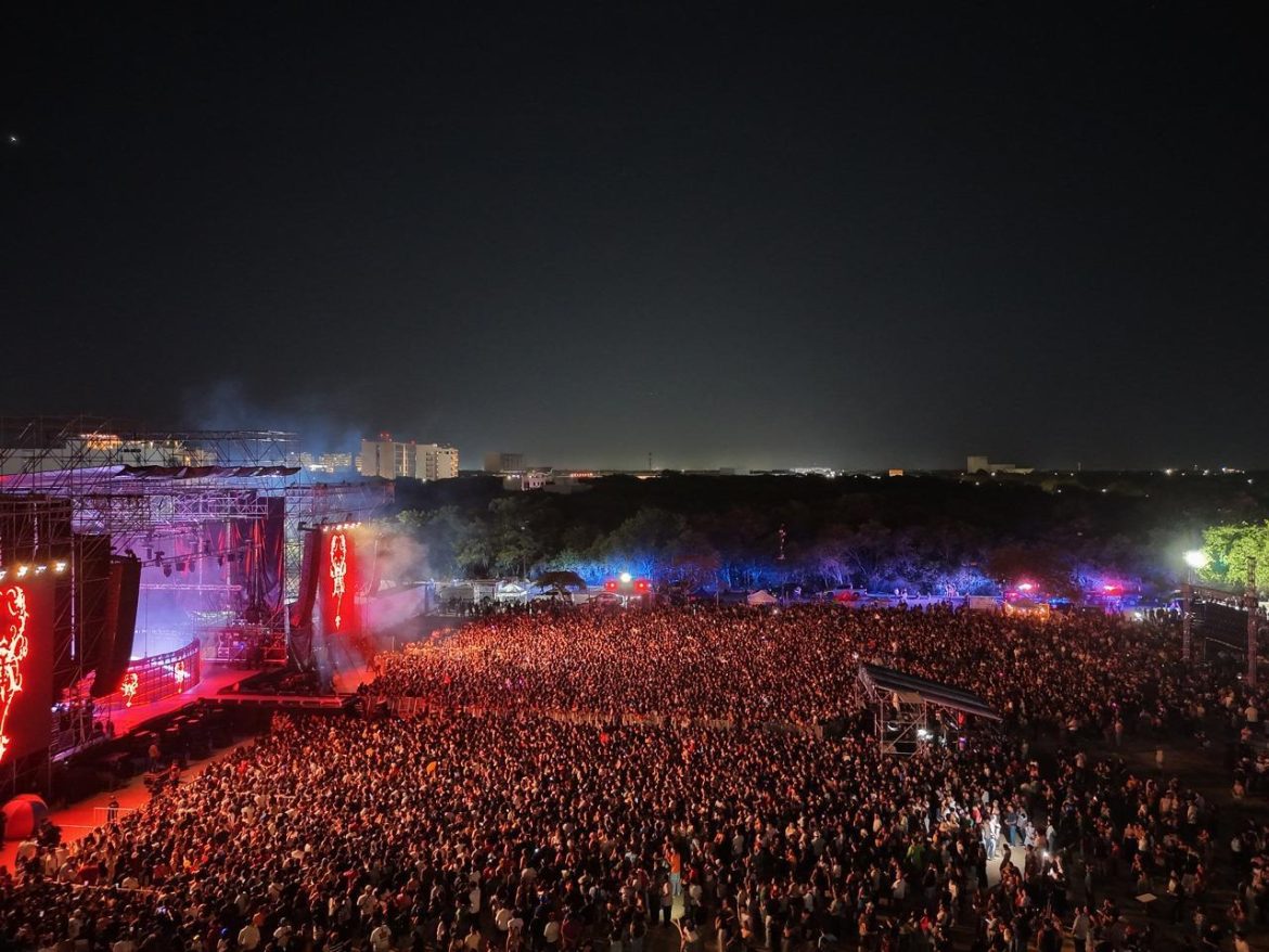 Kenia OS, la estrella del pop urbano, hizo vibrar a más de 45 mil jóvenes en el 33 aniversario de Playa del Carmen