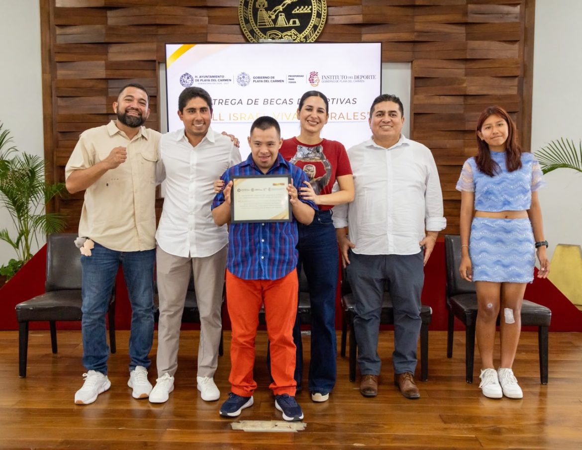 Estefanía Mercado entrega las primeras becas económicas para atletas de alto rendimiento de Playa del Carmen