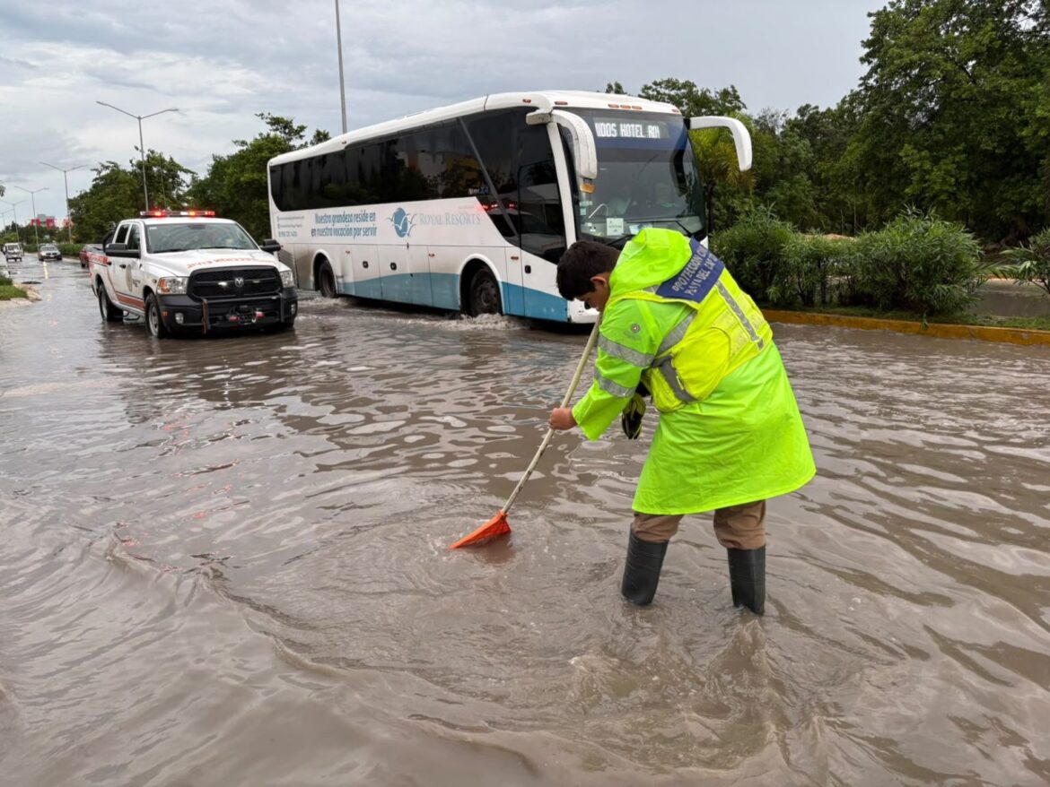 Gobierno de Estefanía Mercado refuerza “Operativo Tormenta” ante lluvias persistentes en Playa del Carmen