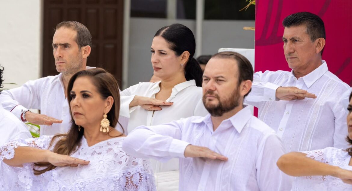 Estefanía Mercado acompaña a Mara Lezama en el 52 aniversario de Quintana Roo
